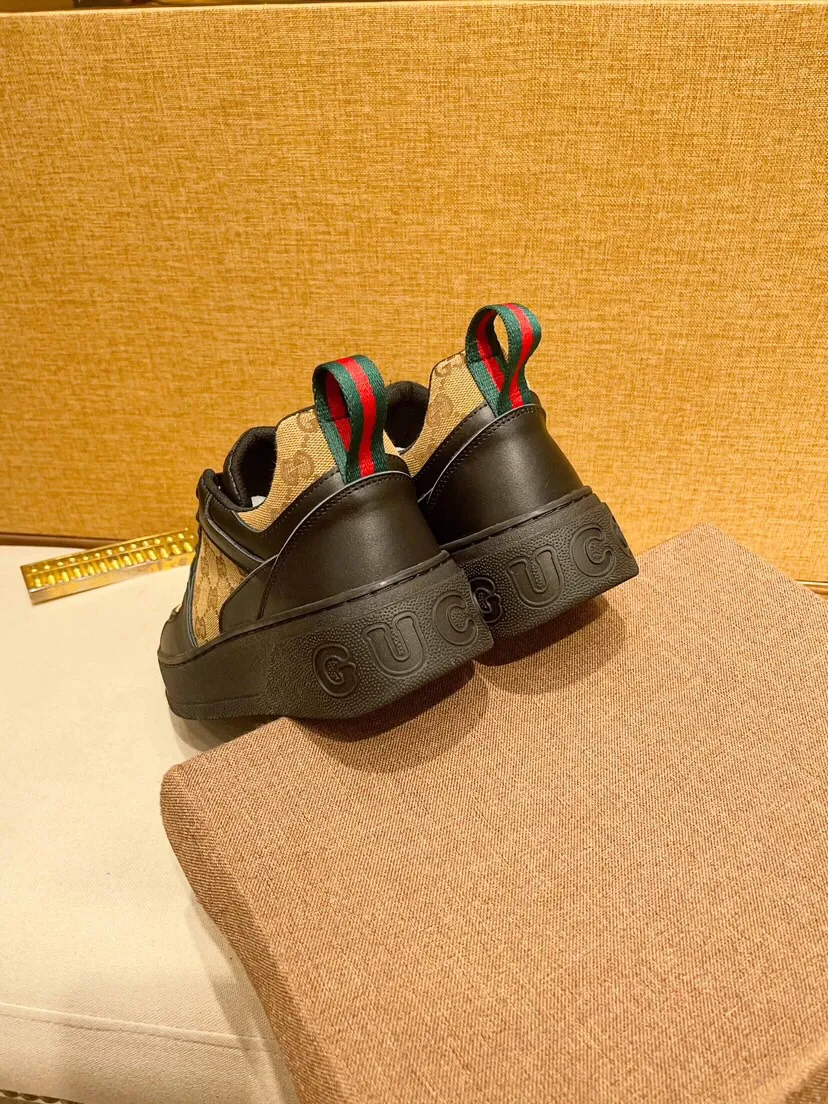 Factory price 440 [Gucci] Gucci's latest casual Korean-style men's shoes, new autumn and winter design, perfect workmanship, cabinet quality, upper: cowhide material, leather lining; soft and comfortable, rubber outsole ultra-light, wear-resistant, simple, versatile fashion men's shoes, color optional, size 38--44